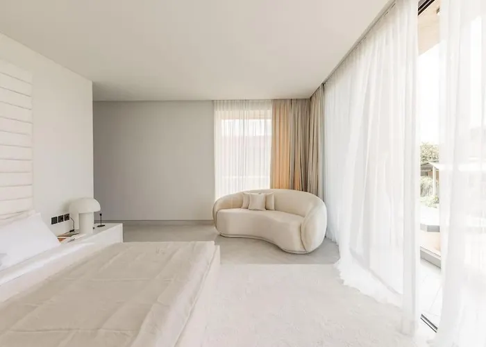 Minimalist Elegance: Tranquil Yukki Вилла